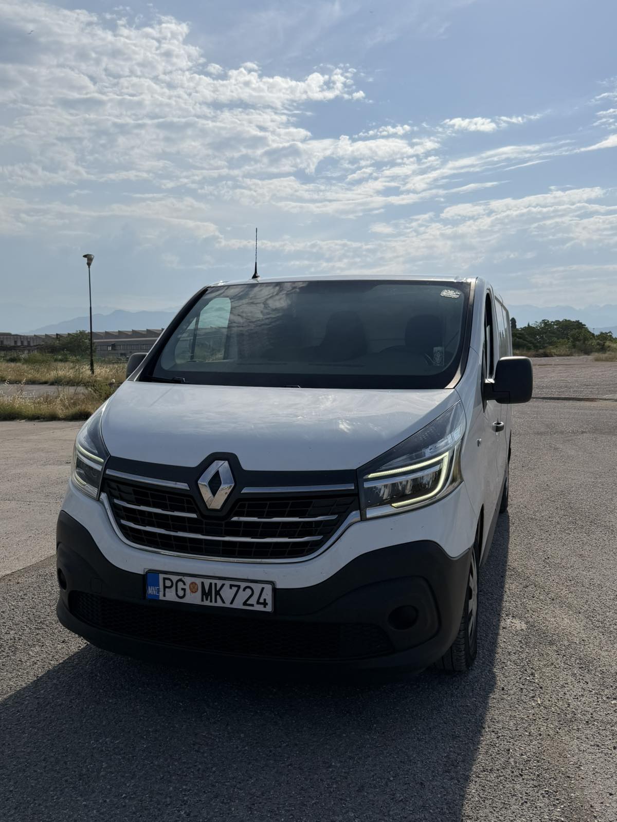 Dostavni kombi spreman za polazak